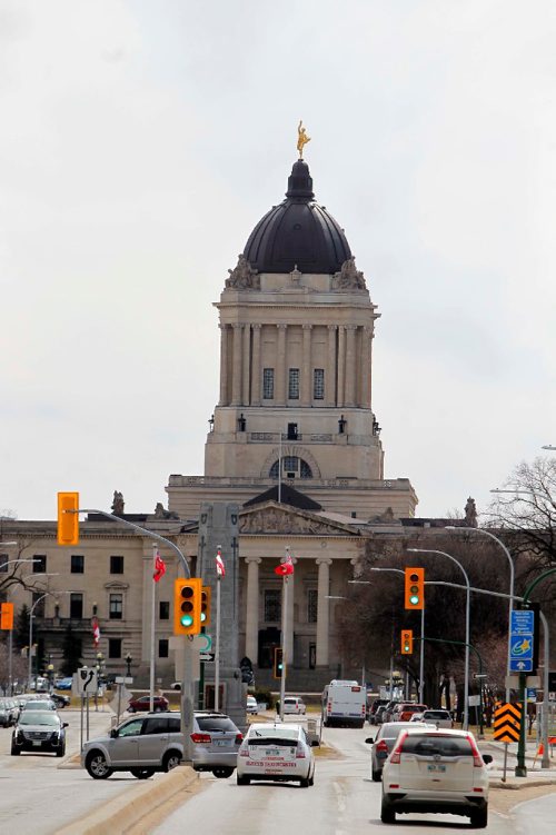 BORIS MINKEVICH / WINNIPEG FREE PRESS
Manitoba Legislative Building seen from Memorial Blvd. for budget day paper. April 11, 2017