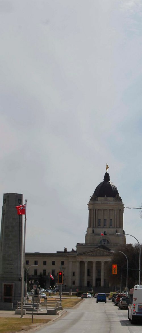 BORIS MINKEVICH / WINNIPEG FREE PRESS
Manitoba Legislative Building seen from Memorial Blvd. for budget day paper. April 11, 2017