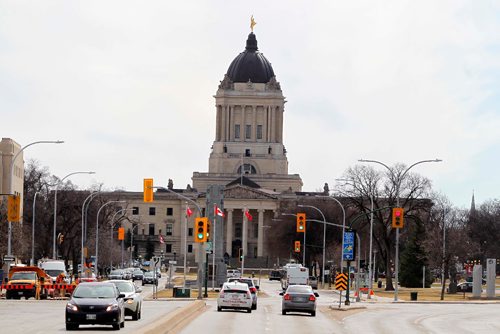 BORIS MINKEVICH / WINNIPEG FREE PRESS
Manitoba Legislative Building seen from Memorial Blvd. for budget day paper. April 11, 2017