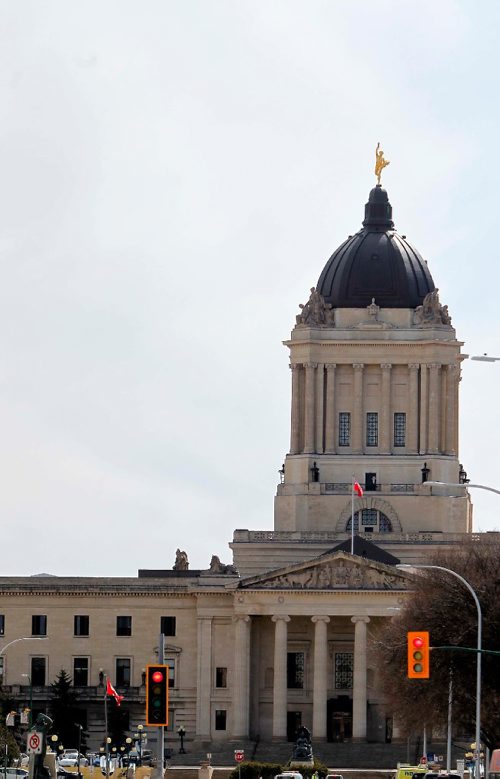 BORIS MINKEVICH / WINNIPEG FREE PRESS
Manitoba Legislative Building seen from Memorial Blvd. for budget day paper. April 11, 2017