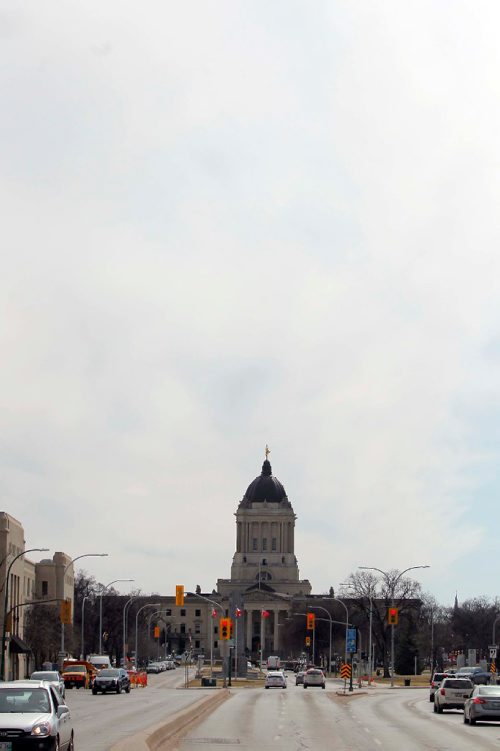 BORIS MINKEVICH / WINNIPEG FREE PRESS
Manitoba Legislative Building seen from Memorial Blvd. for budget day paper. April 11, 2017