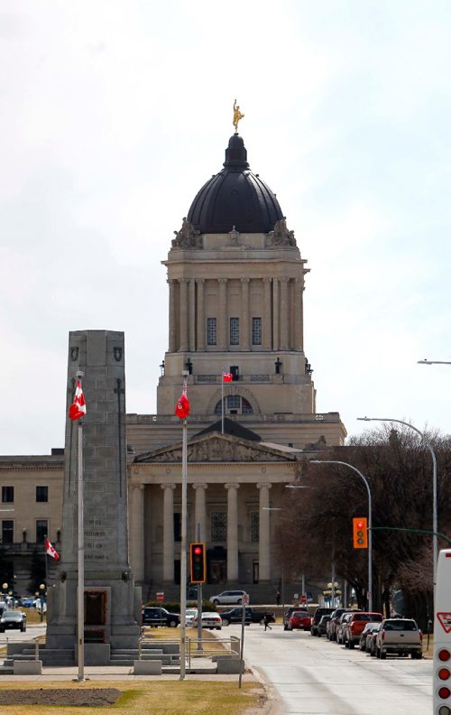 BORIS MINKEVICH / WINNIPEG FREE PRESS
Manitoba Legislative Building seen from Memorial Blvd. for budget day paper. April 11, 2017