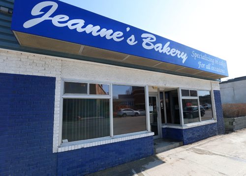 WAYNE GLOWACKI / WINNIPEG FREE PRESS

Sunday This City.  Jeanne's Bakery, 931 Notre Dame Ave.  Dave Sanderson  story April 12     2017