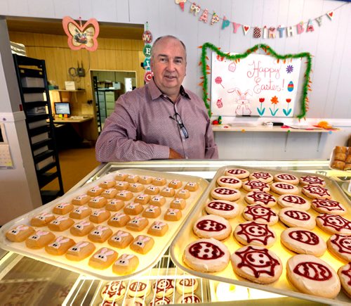 WAYNE GLOWACKI / WINNIPEG FREE PRESS

Sunday This City. Jerry Penner, Jeanne's Bakery part owner with Easter cookies.  Dave Sanderson  story April 12     2017