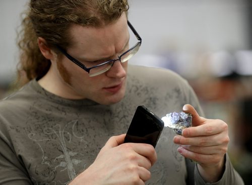TREVOR HAGAN / WINNIPEG FREE PRESS
TJ Mccrae shops for an amethyst to make a pendant at the Silver Cove gem and rock show at the Red River Exhibition Grounds, Saturday, April 15, 2017. The show wraps up Sunday.
