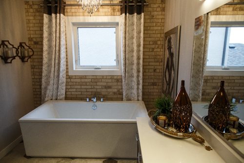 MIKE DEAL / WINNIPEG FREE PRESS
New home feature at 220 Bonaventure Drive East.
master bathroom
170417 - Monday, April 17, 2017.