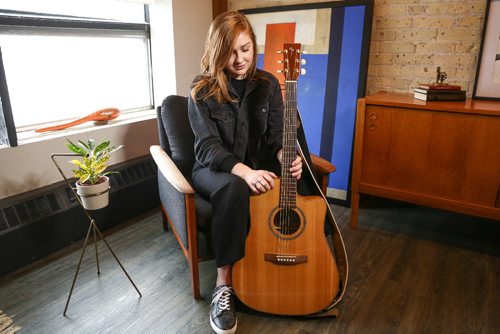MIKE DEAL / WINNIPEG FREE PRESS
An Exchange Sessions featuring Olivia Lunny at the Apartment521 furniture store on Hargrave Street.
170417 - Monday, April 17, 2017.