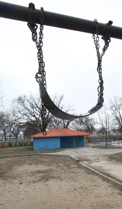 WAYNE GLOWACKI / WINNIPEG FREE PRESS

Tangled swing at Weston Park along Logan Ave.    Aldo Santin  story April 17 2017