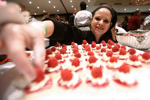JOHN WOODS / WINNIPEG FREE PRESS
Linda Peters, operations manager at Goodies Bakery, puts some finishing touches on Lemon Raspberry Petit Four at the Taste Of The Nation for No Kid Hungry 2017 fundraising event at the Fairmont Monday, April 17, 2017.