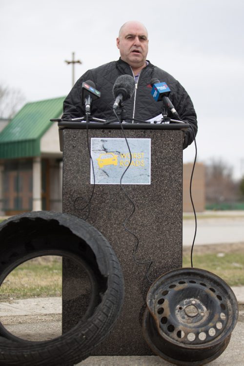 JEN DOERKSEN/WINNIPEG FREE PRESS
Carlos Bergantim said that Chevrier Road has been bad since he started working there four years ago. They got so bad you couldnt avoid them, he said, talking about how potholes can be dangerous for motorists and cyclists. Tuesday, April 18, 2017.