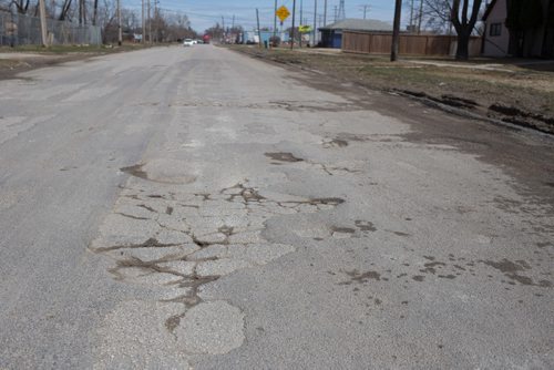 JEN DOERKSEN/WINNIPEG FREE PRESS
Chevrier Boulevard came first for worst road in Winnipeg. Tuesday, April 18, 2017.