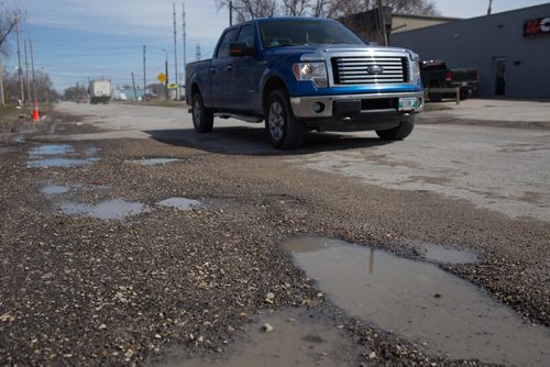 JEN DOERKSEN/WINNIPEG FREE PRESS
Drivers have to swerve around potholes on Chevrier Boulevard. Chevrier came first as worst road in Winnipeg. Tuesday, April 18, 2017.