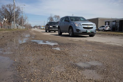 JEN DOERKSEN/WINNIPEG FREE PRESS
Chevrier Boulevard came first for worst road in Winnipeg. Tuesday, April 18, 2017.