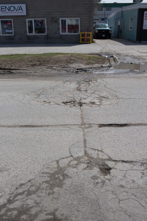 JEN DOERKSEN/WINNIPEG FREE PRESS
Chevrier Boulevard came first for worst road in Winnipeg. Tuesday, April 18, 2017.