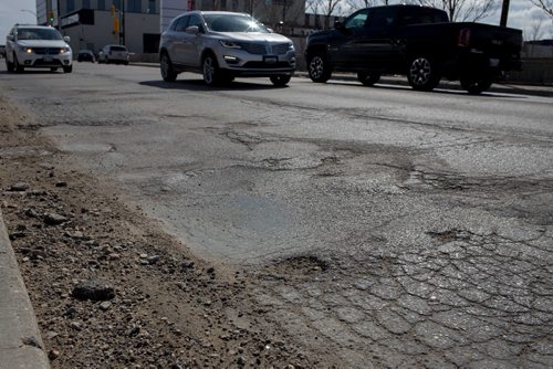 JEN DOERKSEN/WINNIPEG FREE PRESS
Empress Street came in second for the worst road in Winnipeg. Tuesday, April 18, 2017.