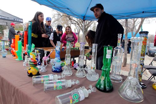 BORIS MINKEVICH / WINNIPEG FREE PRESS
420 celebrations at the Legislative Building grounds. This is a vendor thats selling glass. NO NAMES GIVEN. April 20, 2017
