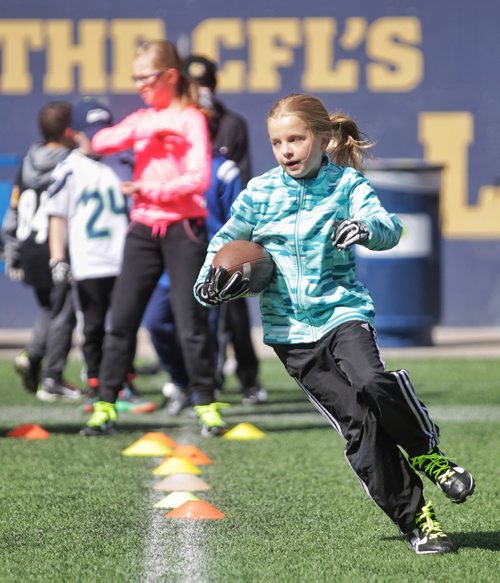 MIKE DEAL / WINNIPEG FREE PRESS

Samantha Breier, 10, along with about 400 other youths take part in the Flag Football Skills Camp at Investors Group Field Sunday.

170423
Sunday, April 23, 2017