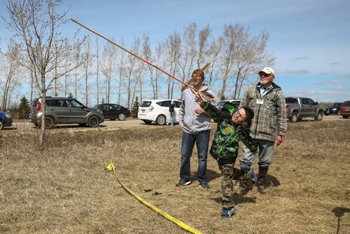 MIKE DEAL / WINNIPEG FREE PRESS
Noah Stuve, 6, tries out an Atl Atl during the FortWhyte Alive annual Earth Day celebration on Sunday.
170423 - Sunday, April 23, 2017.