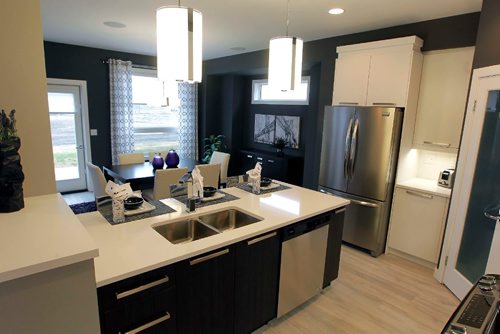 BORIS MINKEVICH / WINNIPEG FREE PRESS
7 Snowberry Circle in Sage Creek. Broadview Homes. Kitchen. April 24, 2017