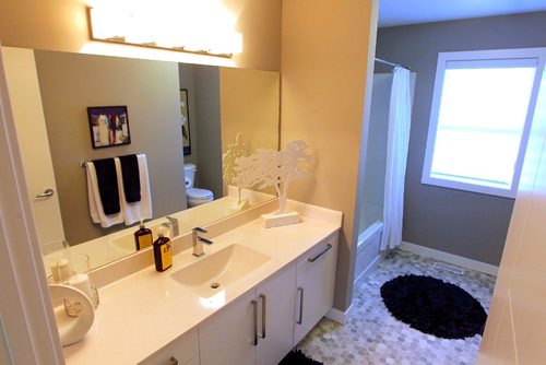 BORIS MINKEVICH / WINNIPEG FREE PRESS
7 Snowberry Circle in Sage Creek. Broadview Homes. Bathroom upstairs. April 24, 2017