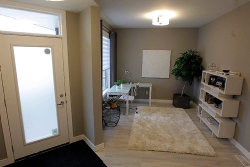 BORIS MINKEVICH / WINNIPEG FREE PRESS
7 Snowberry Circle in Sage Creek. Broadview Homes. Front entry way with office/room. April 24, 2017