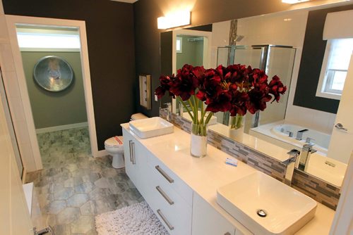 BORIS MINKEVICH / WINNIPEG FREE PRESS
7 Snowberry Circle in Sage Creek. Broadview Homes. Master bathroom. April 24, 2017