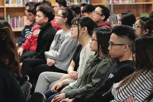 Canstar Community News April 18, 2017 - Students at Sisler High School watch a live surgery through video conferencing. (LIGIA BRAIDOTTI/CANSTAR COMMUNITY NEWS/TIMES)