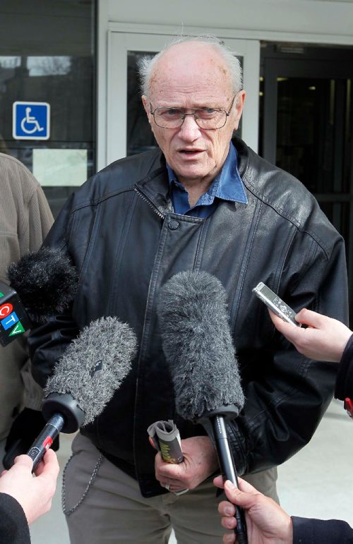 BORIS MINKEVICH / WINNIPEG FREE PRESS
Senior citizen James Aisaican-Chase has terminal cancer and is fighting a red light ticket. He appeared in court this morning. Wise up Winnipeg is using the case to advocate for longer amber lights. James Aisaican-Chase talks to the press outside traffic court at 373 Broadway Avenue. JANE GERSTER STORY April 26, 2017