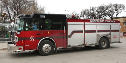 WAYNE GLOWACKI / WINNIPEG FREE PRESS

A fire truck departs the Fire Station #4 on Osborne St.   April 26 2017