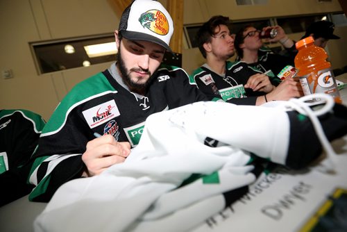 TREVOR HAGAN / WINNIPEG FREE PRESS
Mackenzie Dwyer of the Portage Terriers, signing an autograph at a rally at Stride Place in Portage la Prairie, Wednesday, April 26, 2017.