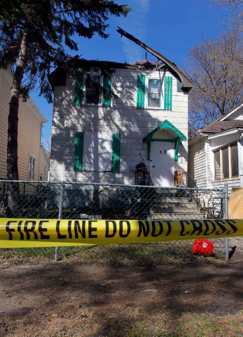 BORIS MINKEVICH / WINNIPEG FREE PRESS
412 Toronto Street fire scene. Nobody was injured. 3 cats were rescued. May 1, 2017