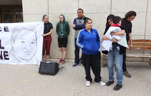 TREVOR HAGAN / WINNIPEG FREE PRESS
Across front the remand centre, a vigil for Errol Greene, his wife, Rochelle Pranteau-Green and mother, Donna Greene holding his son, Errol Jr. 6mo, Monday, May 1, 2017.