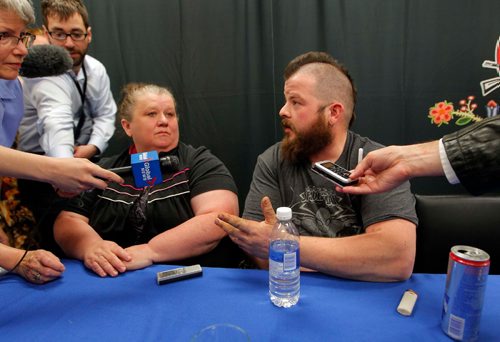 BORIS MINKEVICH / WINNIPEG FREE PRESS
From left, Sherry Bishop and her son Mitch Lestrat at night hunting accusations press conference at the Manitoba Metis Federation Home Office. May 4, 2017