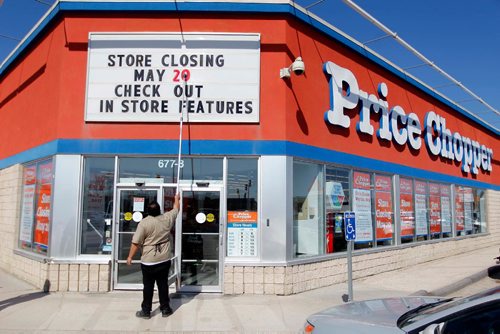 BORIS MINKEVICH / WINNIPEG FREE PRESS
Price Choppers on Pembina Highway and Stafford is shutting down on May 20th. It will be opened up later on as a Giant Tiger by the Northwest Company. May 5, 2017