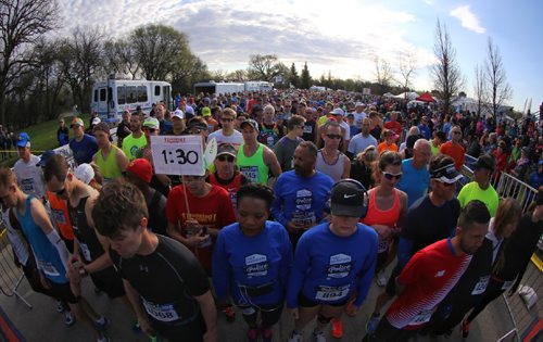 TREVOR HAGAN / WINNIPEG FREE PRESS
Half marathon participants at the start line of the Winnipeg Police Half Marathon in Assiniboine Park, Sunday, May 7, 2017.