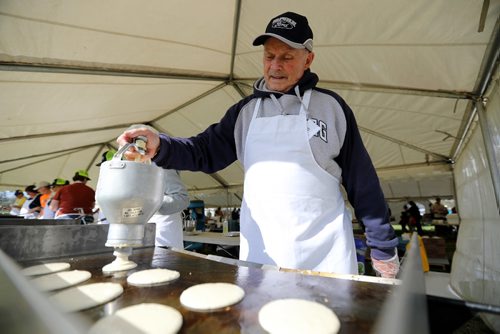 TREVOR HAGAN / WINNIPEG FREE PRESS
Herb Vier and other volunteers prepare hundreds of pancakes in the breakfast tent. The 13th annual Winnipeg Police Service Half Marathon started and finished in Assiniboine Park, Sunday, May 7, 2017.