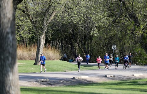 TREVOR HAGAN / WINNIPEG FREE PRESS
The 13th annual Winnipeg Police Service Half Marathon started and finished in Assiniboine Park, Sunday, May 7, 2017.