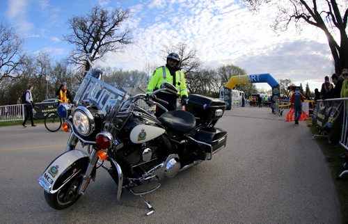 TREVOR HAGAN / WINNIPEG FREE PRESS
The 13th annual Winnipeg Police Service Half Marathon started and finished in Assiniboine Park, Sunday, May 7, 2017.