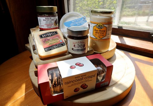 TREVOR HAGAN / WINNIPEG FREE PRESS
Dutchman's Gold Raw Honey, Flora and Farmer Hot and Smokey Pineapple and Tomato Spread, Canadian Birch Bacon Company Birch Bacon Jam, Bothwell Smokey Maple Cheese, and Lesley Stowe Raincoast Crisps. A Mother's Day Basket, Sunday, May 7, 2017. Wendy King article.
