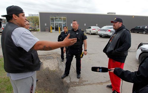 BORIS MINKEVICH / WINNIPEG FREE PRESS
Police at The Indian and Métis Friendship Centre of Winnipeg Inc. on 45 Robinson Street. A group from the American Indian Movement on scene as well. Police talk to the protestors. CAROL SANDERS STORY. May 8, 2017