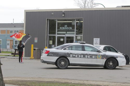 BORIS MINKEVICH / WINNIPEG FREE PRESS
Police at The Indian and Métis Friendship Centre of Winnipeg Inc. on 45 Robinson Street. A group from the American Indian Movement on scene as well. CAROL SANDERS STORY. May 8, 2017