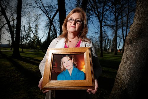 JOHN WOODS / WINNIPEG FREE PRESS
Amber McFarland's mother Lori McFarland is photographed with a portrait of Amber in Portage La Prairie Tuesday, May 9, 2017.  Amber was last seen in Portage La Prairie on security camera footage during the early morning of October 18, 2008.