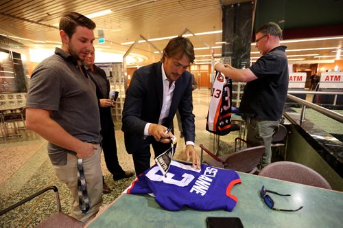 TREVOR HAGAN / WINNIPEG FREE PRESS
Teemu Selanne is the keynote speaker at the Rady Centre fundraising dinner at the Convention Centre, Wednesday, May 10, 2017.