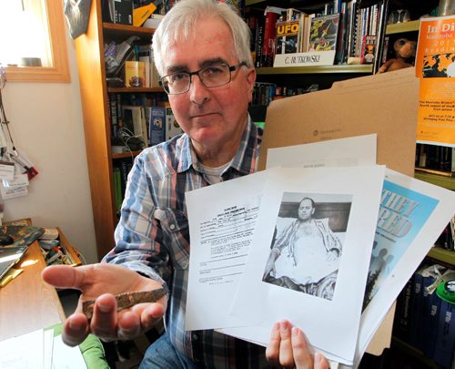 BORIS MINKEVICH / WINNIPEG FREE PRESS
Chris Rutkowski is the UFO expert in Winnipeg. He has a piece of radioactive metal from a Manitoba UFO incident. Here Rutkowski holds some documentation on the case and the radioactive piece of metal (in his hand). Kevin Rollason story on an old UFO sighting in The Whiteshell. May 11, 2017