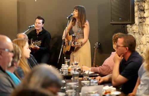 TREVOR HAGAN / WINNIPEG FREE PRESS
Mothers Day edition of the Sunday Brunch Collective at the Kitchen Sync featuring Sierra Noble, Sunday, May 14, 2017.