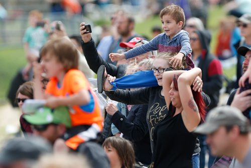 JOHN WOODS / WINNIPEG FREE PRESS
Spectators react to a race finish during opening day of racing at Assiniboia Downs Sunday, May 14, 2017.