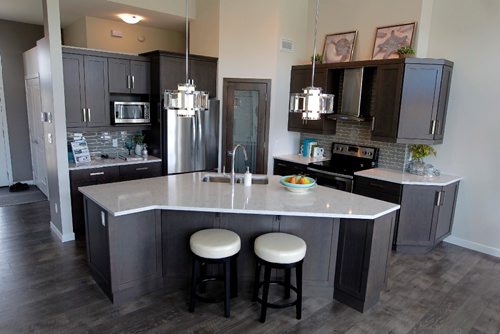 BORIS MINKEVICH / WINNIPEG FREE PRESS
31 Wheelwright Way in Oak Bluff West. Kitchen sports a nice multipurpose island. Avanti Homes. TODD LEWYS STORY. May 15, 2017