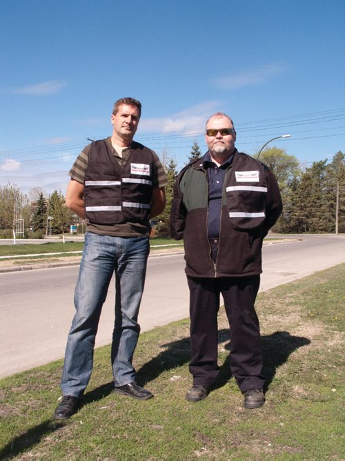 Canstar Community News (From left) Trevor Siwak and Dean Jones are volunteers with the North Kildonan Community Watch. (SHELDON BIRNIE/CANSTAR/THE HERALD)