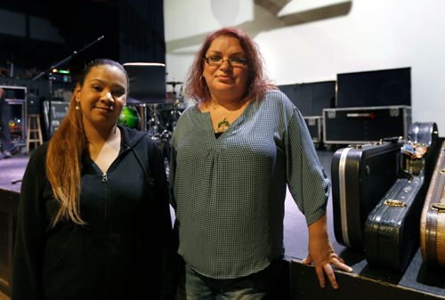 WAYNE GLOWACKI / WINNIPEG FREE PRESS

49.8 Jainna Cabral and Jessica Edwards, left, attended Winnipeg musician Robb Nash's performance to current and former Metis youth in care at the Park Theatre Tuesday. Melissa Martin story May 16 2017