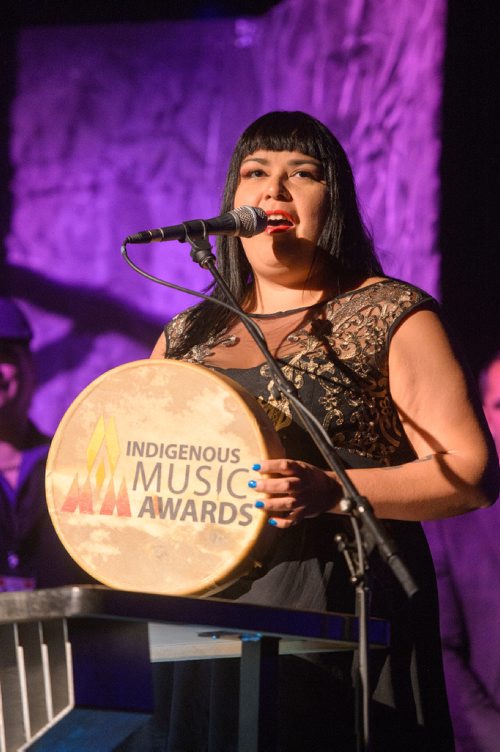 Kristi Lane Sinclair receiving her award for Best Rock album at the 2017 Indigenous Music Awards Friday evening at the Regent Club Casino. May 19, 2017. (MIKE SUDOMA / WINNIPEG FREE PRESS)